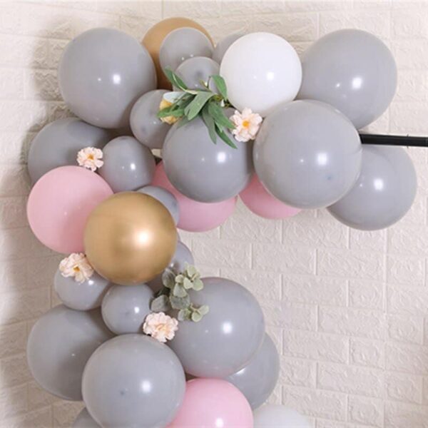 елегантна балонна декорация за събития с сиви, розови и златисти балони, подходяща за празници и специални поводи, Party Deluxe.