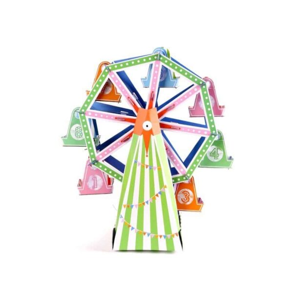 Ярка цветна детска въртележка за парти и забавление с разноцветни кули и модели, подходяща за игри и събирания на деца.