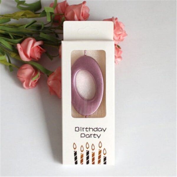 Рожден ден свещ с овална форма в лилаво, поставена в празнична кутия, подходяща за рожден ден, парти, рожден ден, украса и празненство.