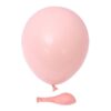 балон с розов цвят и надуваема помпа, подходящи за парти украса и празници.