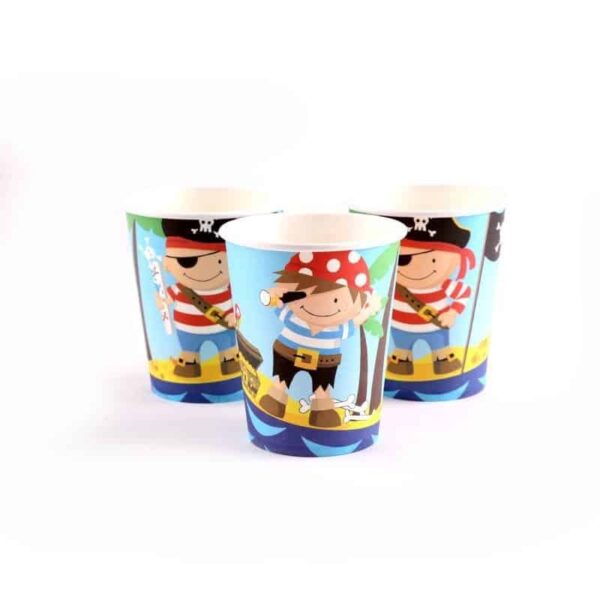 Кърпи за пиене с пиратски дизайн, подходящи за детски партита и празненства, разнообразен морски мотив и ярки цветове за весело настроение.