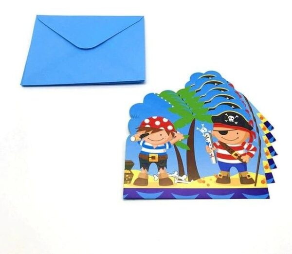 Бели хартиени покани с пиратска тема за детски партита и празненства, идеални за тематични празници и забавление на малчуганите.