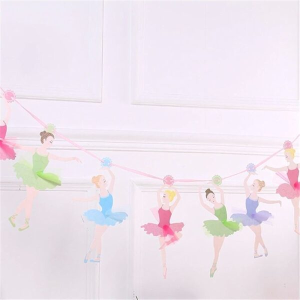 Цветна украса с балерини за детско парти, или тематична торта, подходяща за рождени дни и празници. Перфектна за детска украса и забавни събития, с ярки цветове и деликатен дизайн.