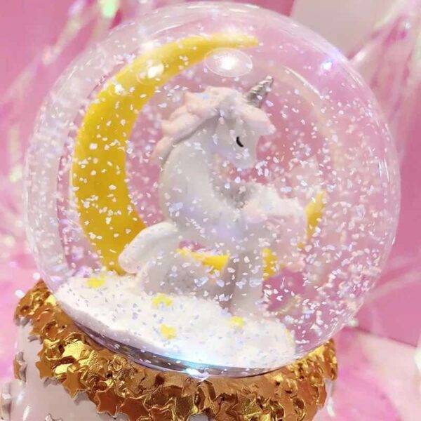 лунна и декорация със единhorсиращ еднорог, снежна топка с магистрален ефект, парти декорация за детски рожден ден, празничен украса за момичешки партита, Party Deluxe България.