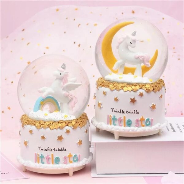 Магнитна декорация с меча и звезда, подходяща за детски празници и украса, създава магическа атмосфера за имен ден или рожден ден.