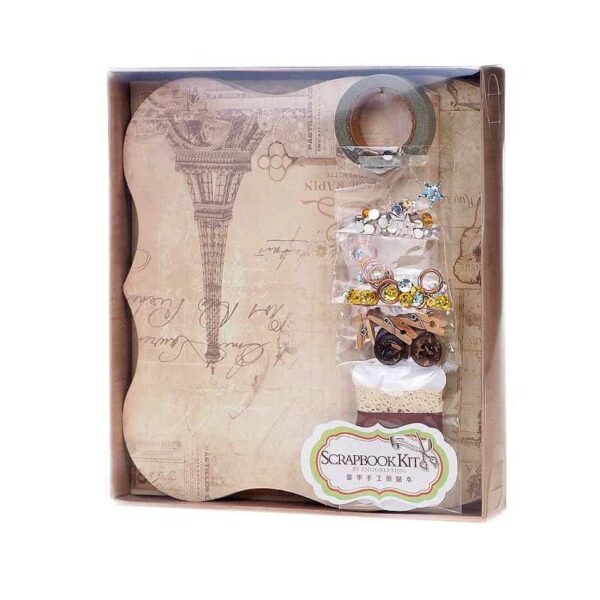 Различни декоративни елементи за скрапбукинг, включително копчета, пайети и лента, представящи се в елегантна кутия за творчески проекти и декорации.