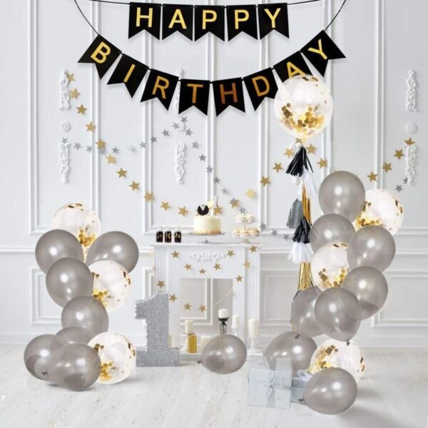 HAPPY BIRTHDAY банер с балони и златисти декорации за тържество в ефирна бяла стая.