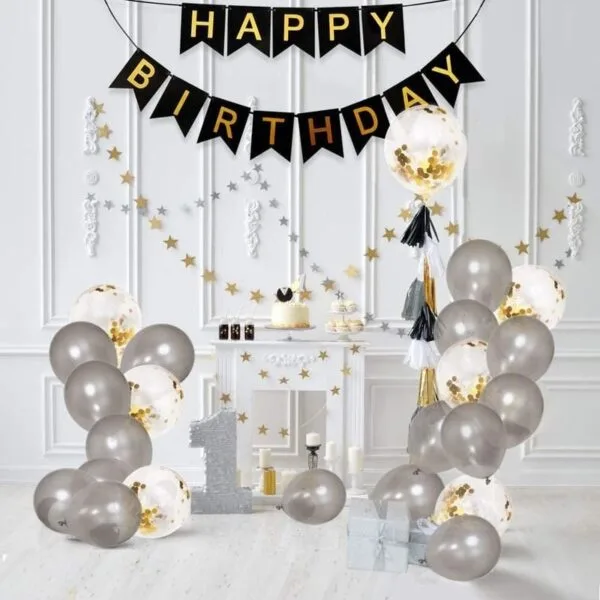 HAPPY BIRTHDAY банер с балони и златисти декорации за тържество в ефирна бяла стая.