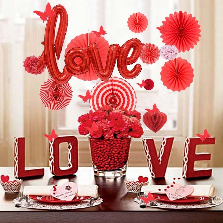 Червен красив фолиев надпис LOVE