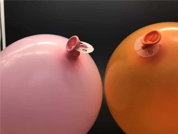 Розов и оранжев балон с винт за помпане за празненства и събития, подходящ за украса на партита, фестивали и тържества.