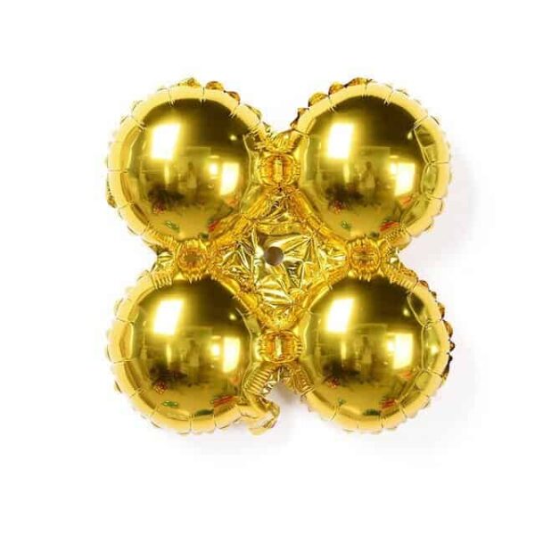 Златни балони с фигура на четири балона, идеални за празнична украса, рождени дни и специални събития. Перфектни за украса на всяко парти, създаващи луксозна и весела атмосфера.