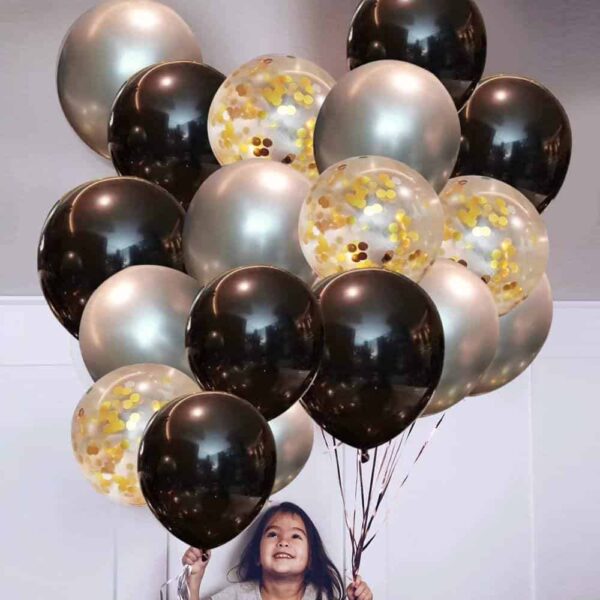 Многоцветни балони за парти с златни конфети и черни, бели и прозрачно златисти нюанси, подходящи за празненства и специални събития.