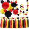 цветни празнични декорации с Mickey Mouse мотиви, пухкави хартиени балони и гирлянди за детско парти, подходящи за тематични събития, детски празници и рождени дни.