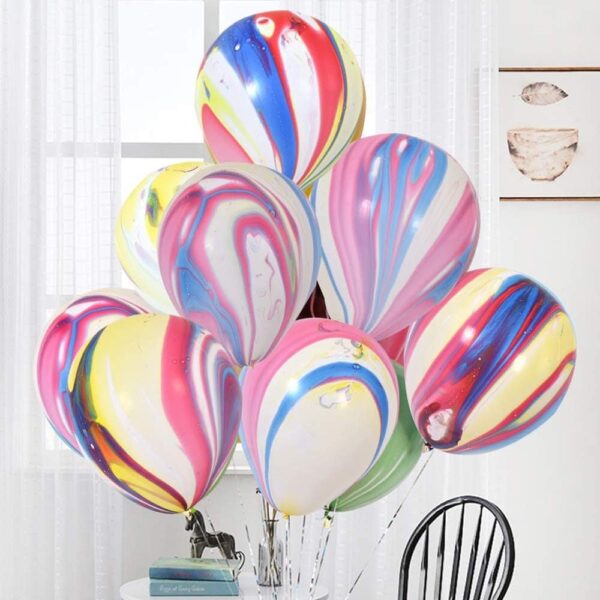 Цветни балони с мраморен ефект за празненство и парти украса, дизайн за забавни събития и специални поводи. Идеални за рождени дни, събирания и тържества, предлагани от Party Deluxe.