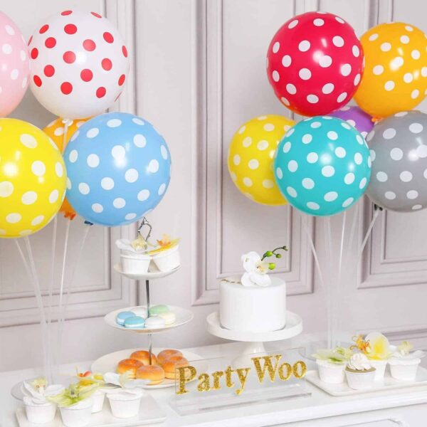 Цветни балони с точки за детски рожден ден или парти, украса за празненство, весела атмосфера, Party Deluxe, детска празнична декорация, балони и сладки изненади.