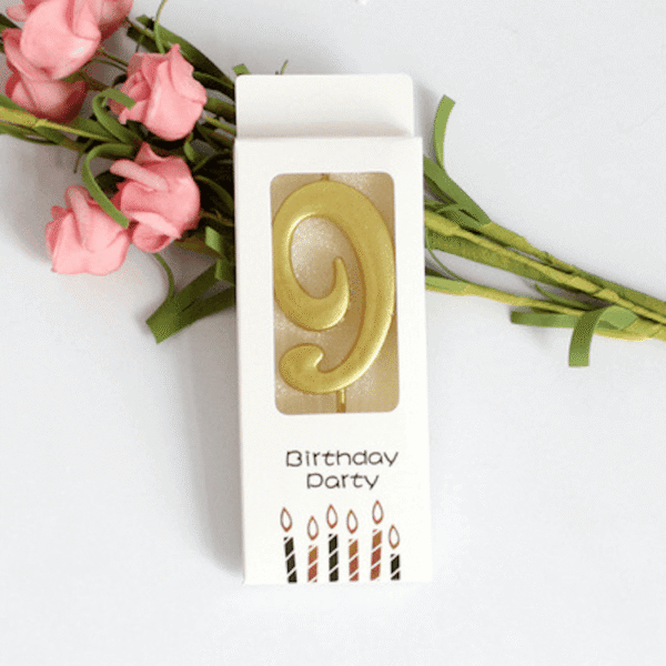 Златна свещ за рожден ден във формата на число 9, в опаковка за подарък, идеална за празнуване, украса за рожден ден, тематични партита и специални събития.