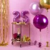 25-годишнина, парти декорации, балони и златни аксесоари за рожден ден, празнична атмосфера, парти оформление, тържество с цветова комбинация лилаво, златисто и розово.