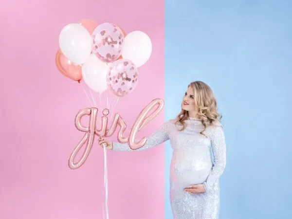 Унисекс балон с надпис „girl“ и балони розови, бели и златни за празненство. Богата декорация за бебешки или момински банкет, сватба или парти.