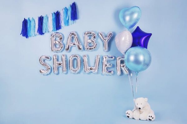 Бебешки душ декорации, балони с надписи Baby Shower за празненство, украса за бебешки shower, тематично оформление за раждане, бяла мечка и цветни балони за бебешки душ.