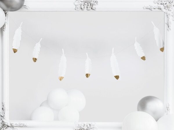 Летлив гирлянд с пера и балони, празнична декорация за щастливи събития, рожден ден, парти или сватба, подходяща за различни теми и интериор.