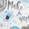 Make a wish birthday celebration на фона с весели елхови снежинки и конфети, подходящи за празнични събития и партита.