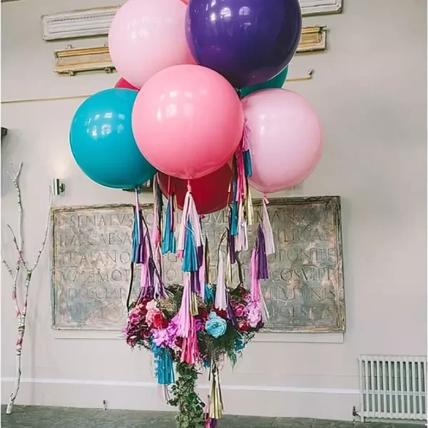 Шарени балони и цветя за украса за парти, празненство или събитие | Party Deluxe.