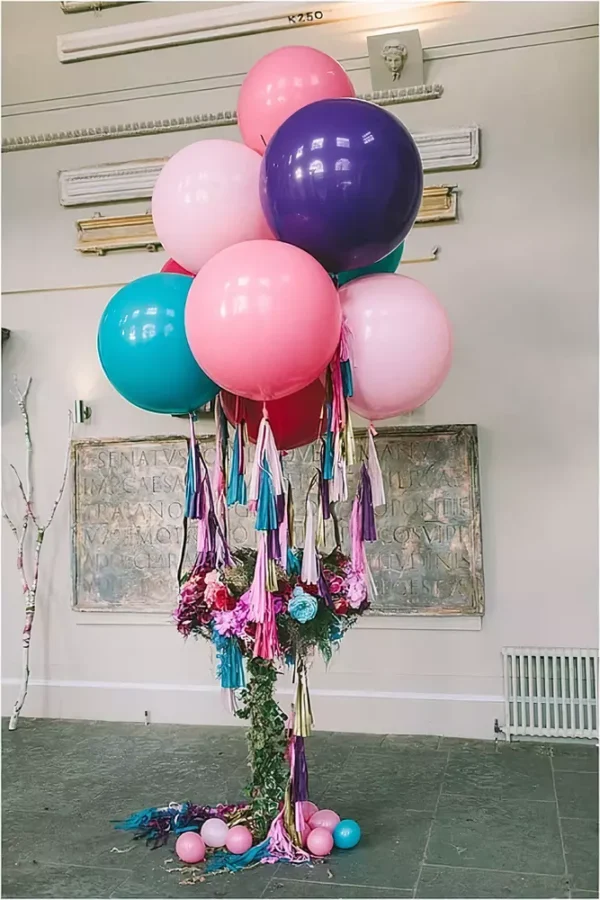 Шарени балони и цветя за украса за парти, празненство или събитие | Party Deluxe.