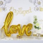 Красив златен фолиев надпис LOVE