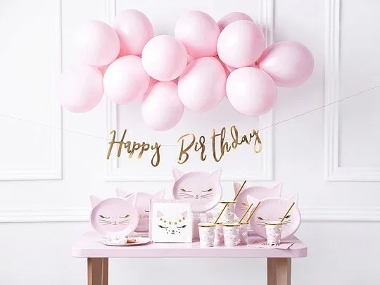 Розови балони с Happy Birthday банер за празненство, сватба или рожден ден, перфектни за детски партита и събития.