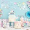 Make a wish, празнична украса за детски рожден ден с пуфкови торти и цветни декорации, създаващи магическа атмосфера.