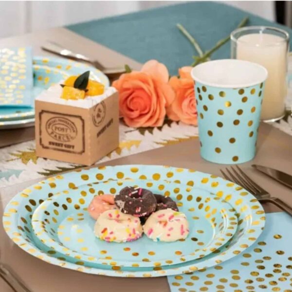 Красиви парти чинийки на златни точици различни цветове