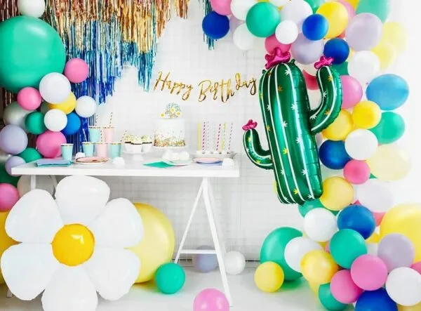 цветя, балони и тематична украса за рожденден ден, Party Deluxe, украса за парти, детски рожден ден, балони и празнична атмосфера, тематична украса за празненство, идеи за парти украса, balloon decoration, birthday party supplies, детски парти украса, готови решения за тържества.