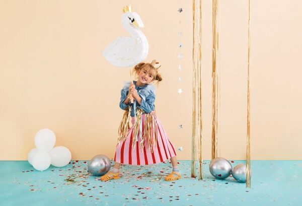 Плаж в стил за рождения ден, балони и балерина за детско парти, празнична украса, весело събитие за деца, Party Deluxe, детска тематична парти украса, забавление за малки празнуващи.