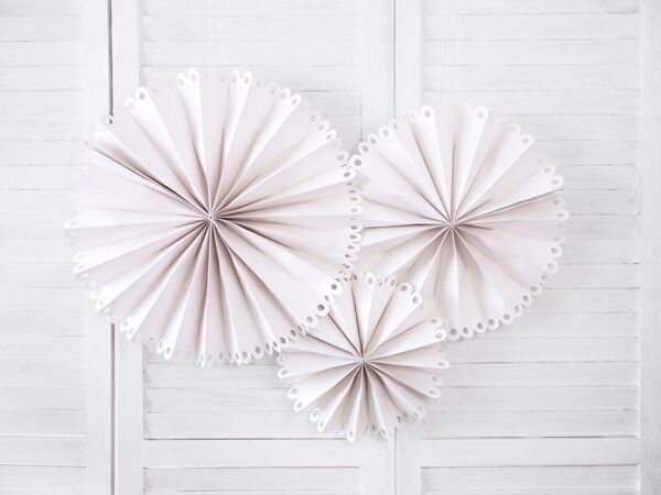 Бели хартиени декорации за празненство, подходящи за тематични събития, рожденни дни и партита. Отличават се с елегантен дизайн и качество за перфектна украса.