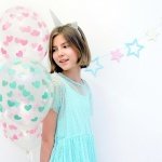 Прозрачни балони на златни сърчица надути с хелий