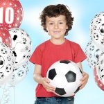 Бели футболни балони с черни картинки