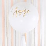 Огромен бял балон със златен надпис AMORE 1м