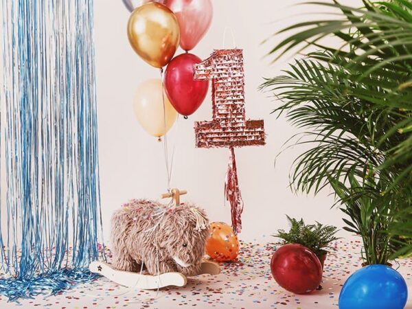 Различни балони, тематична декорация за първи рожден ден, сладък елемент за парти, игри за деца, празнична атмосфера, празненство с цветове, украса за детско парти, парти елементи, детски рождени дни, забавни украси, Party Deluxe България.