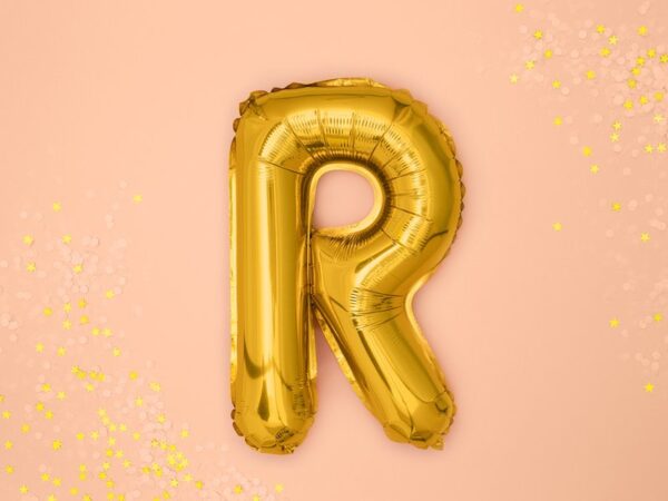 Златна балонова буква Р за парти украса и тематични събития, подходяща за рожден ден, сватба или специален повод. Идеална за празнична декорация и създаване на незабравими моменти.
