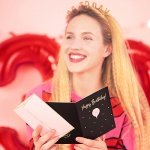 Луксозна черна картичка за рожден ден със златен надпис Happy Birthday