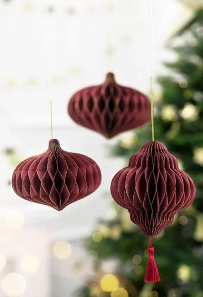 Модерни хартиени коледни Decorations за празничен огън, подходящи за коледна украса и празнични събития, създават уютна атмосфера.