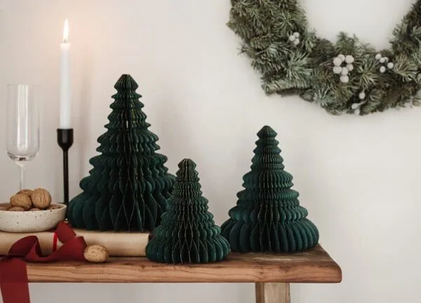 Зелени коледни дървета от хартия за празнична украса, Xmas рожден ден декорация, коледни украшения, празничен интериор, Коледа и Нова година атмосфера, Party Deluxe.