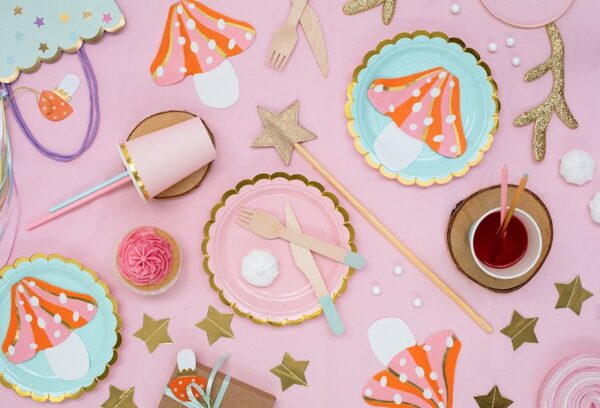 Ядкова теге, подходяща за празнична украса и парти събития, с нежни цветове и тематични елементи за детски партита.