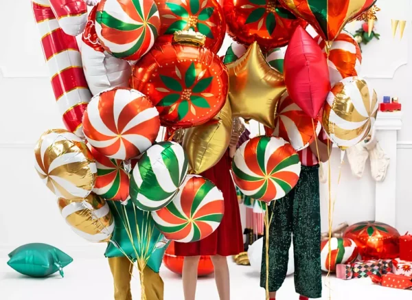 Balloons за празнична украса, коледни балони с червено, зелено, златисто и бяло, празнични украшения, балони за събития, тържества и Коледа.