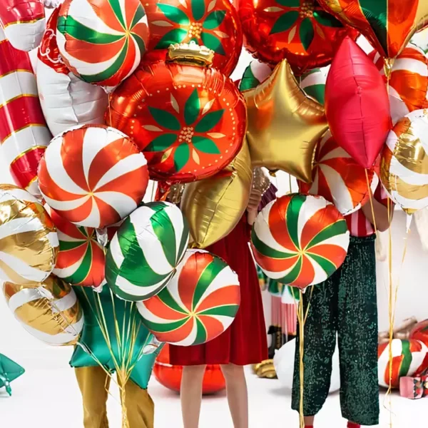 Balloons за празнична украса, коледни балони с червено, зелено, златисто и бяло, празнични украшения, балони за събития, тържества и Коледа.