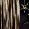 златисти празнични декорации, звездни фигури за партия, празнична украса за специални събития, Party Deluxe, елегантна тематична празнична украса, празничен интериор за събития.