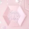 Хубава розова кутия с надпис "Happy Birthday" за празнични декорации и подаръци.