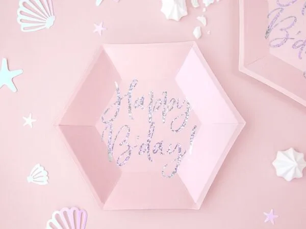 Хубава розова кутия с надпис "Happy Birthday" за празнични декорации и подаръци.
