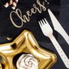 хартиена салфетка с надпис "Cheers!" за празнична вечеря, пластмасови прибори и украса за парти, подходяща за рожден ден, имен ден и специални събития, Party Deluxe.
