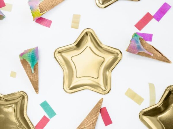 златна звездна форма за балони и украса за партита.